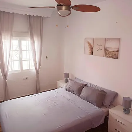 Con Piscina Privada Jardin Del Sol Solo Familias Y Parejas Holiday home